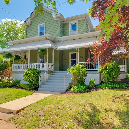 Historic Apt With Sunroom 2 Mi To Dtwn Lynchburg!
